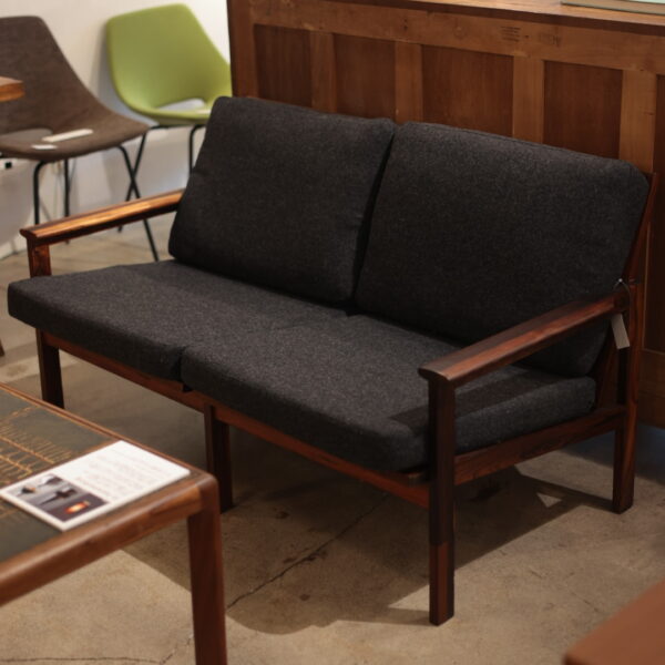 2seater sofa / Illum WIkkelso